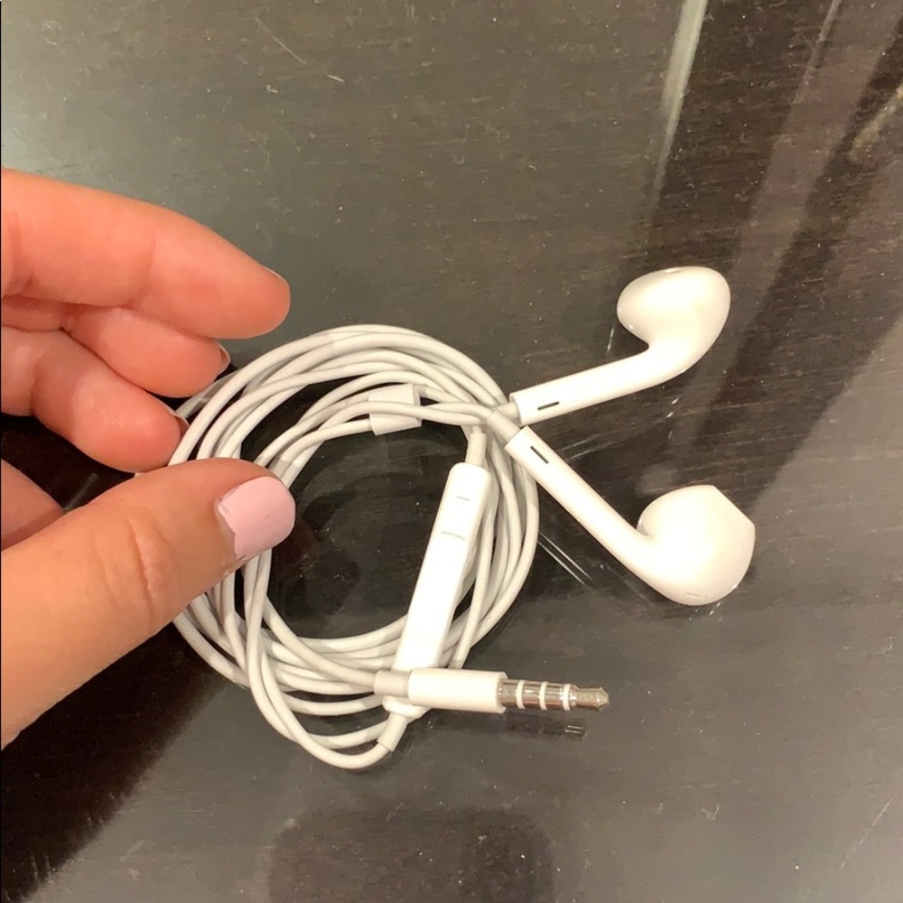 2 pairs apple headphones
